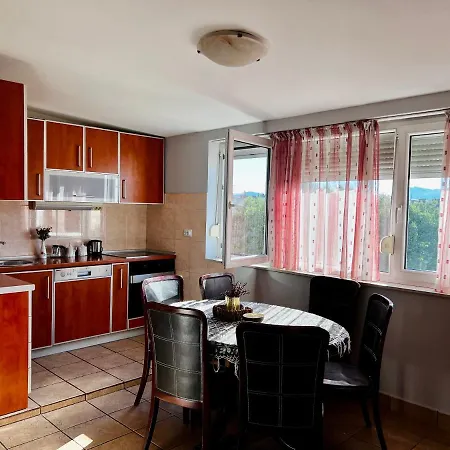 Апартаменти Center Square Deluxe Nest