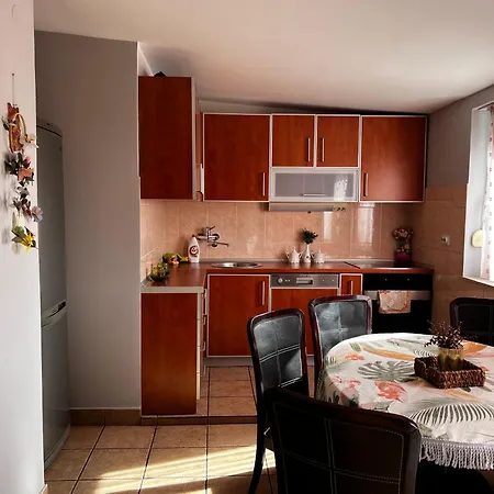 Center Square Deluxe Nest דירה פודגוריצה