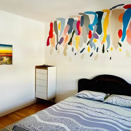 Center Square Deluxe Nest דירה