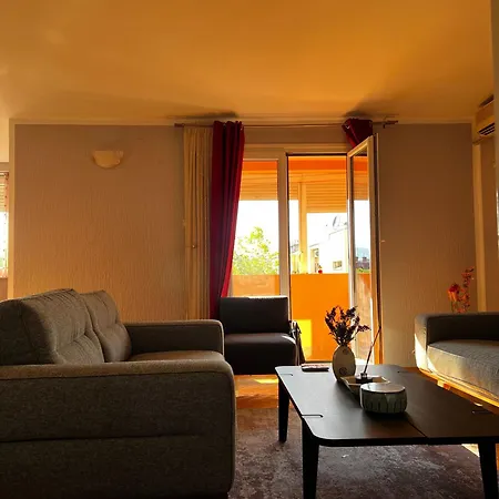 דירה Center Square Deluxe Nest