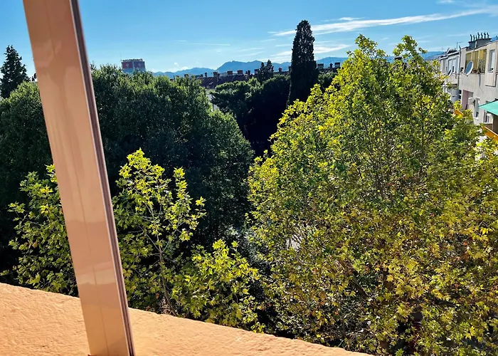 Center Square Deluxe Nest Appartement *